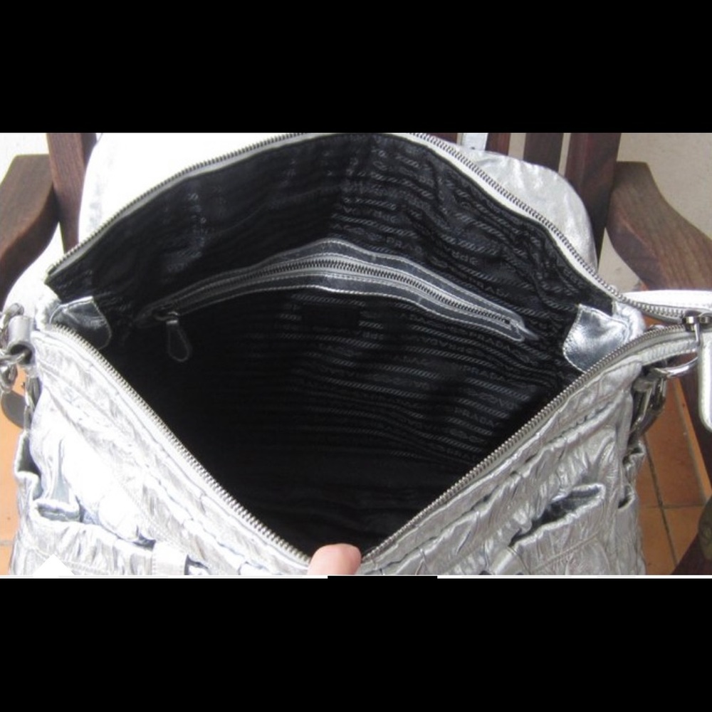 Great Condition 100% Authentic Prada Messenger Ba… - image 4